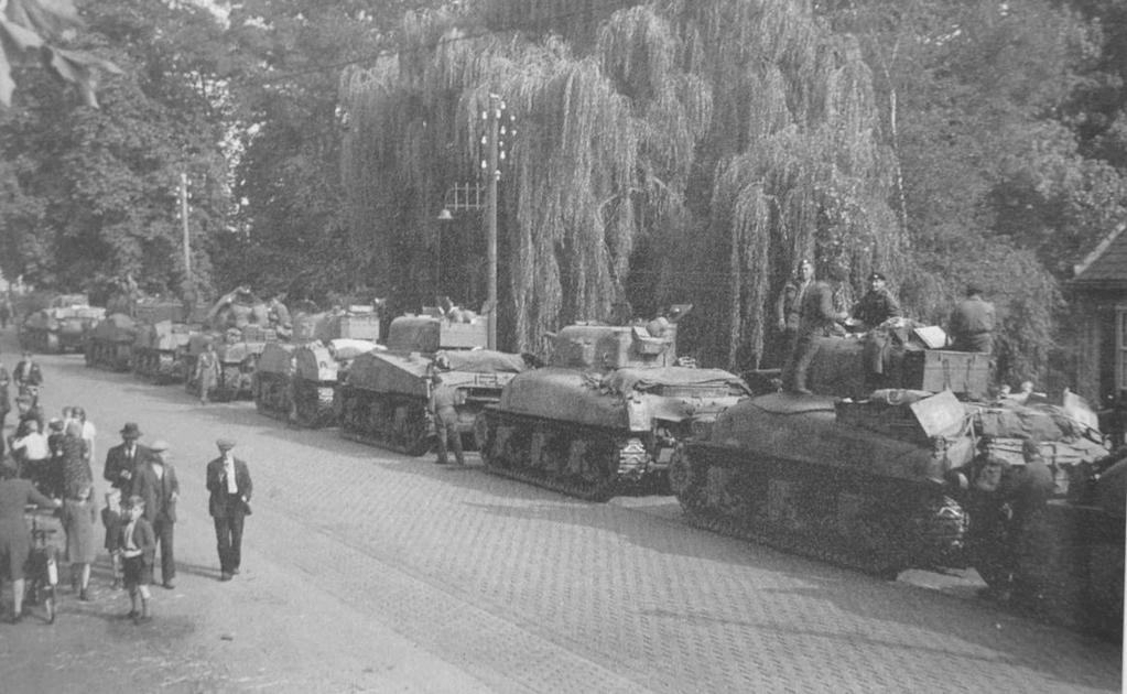 Sherman tanks in Veghel (foto: Johan van Eerd) Op zondag 24 september kreeg Majoor Cave, commandant van het A squadron, opdracht om naar Eerde te gaan en contact op te nemen met Kolonel Johnson.