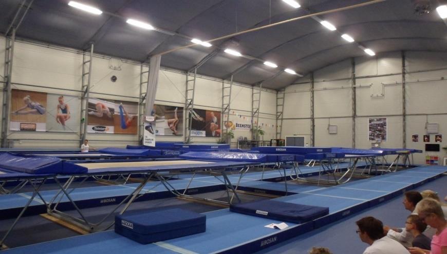 Oplossingen op maat Gedurende het bouwproject dat de gemeente Alkmaar zal realiseren verblijven de trampolinespringers van Trampolinevereniging Triffis uit Alkmaar in een tijdelijke All Weather hal