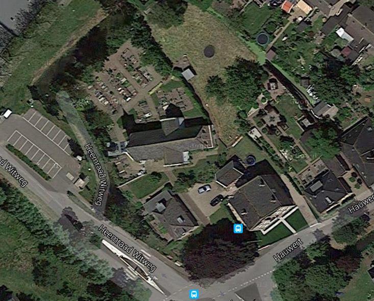 2 Object Ligging - De locatie is gelegen aan de Hauwert 93 Hauwert. Op het terrein zijn ook aanwezig een begraafplaats, kosterswoning en erf. Metrage perceel circa 2.