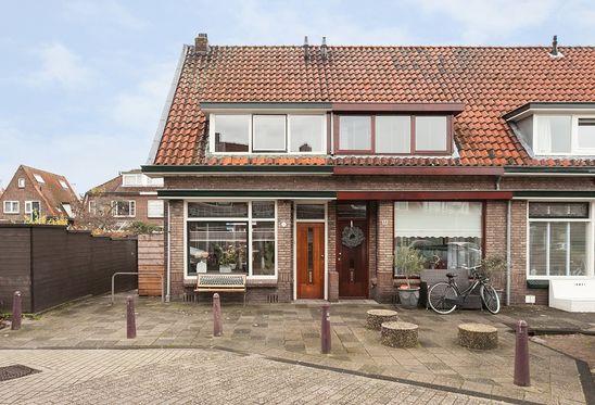 Authentiek wonen in een kindvriendelijke woonomgeving! Sfeervolle jaren 30-hoekwoning in een rustige, kindvriendelijke woonomgeving nabij het centrum van Leiden.