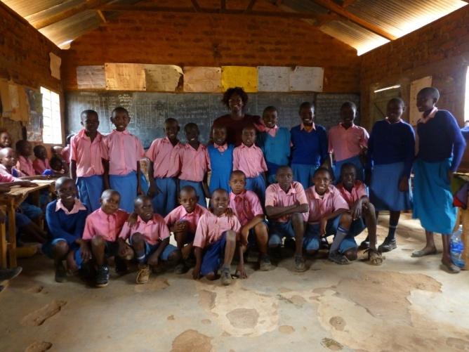 PROJECT KENIA 2013 - VERSLAG ACTIVITEITEN - De lessen In 2013 zijn in Kenia twee leraressen (Susan en Angelina) met het Aflatoun- lesprogramma actief geweest op de Mtito Andei primary school waar