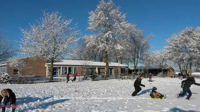 MEDEZEGGENSCHAP Medezeggenschapsraad De medezeggenschapsraad is het officiële schoolorgaan voor overleg met directie en/ of bestuur, ouders en de leerkrachten.