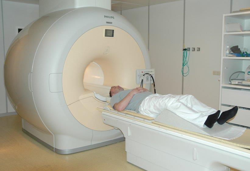MRI MRI Meer precieze beelden, van bijvoorbeeld kleine tumoren, MS of infarcten, levert