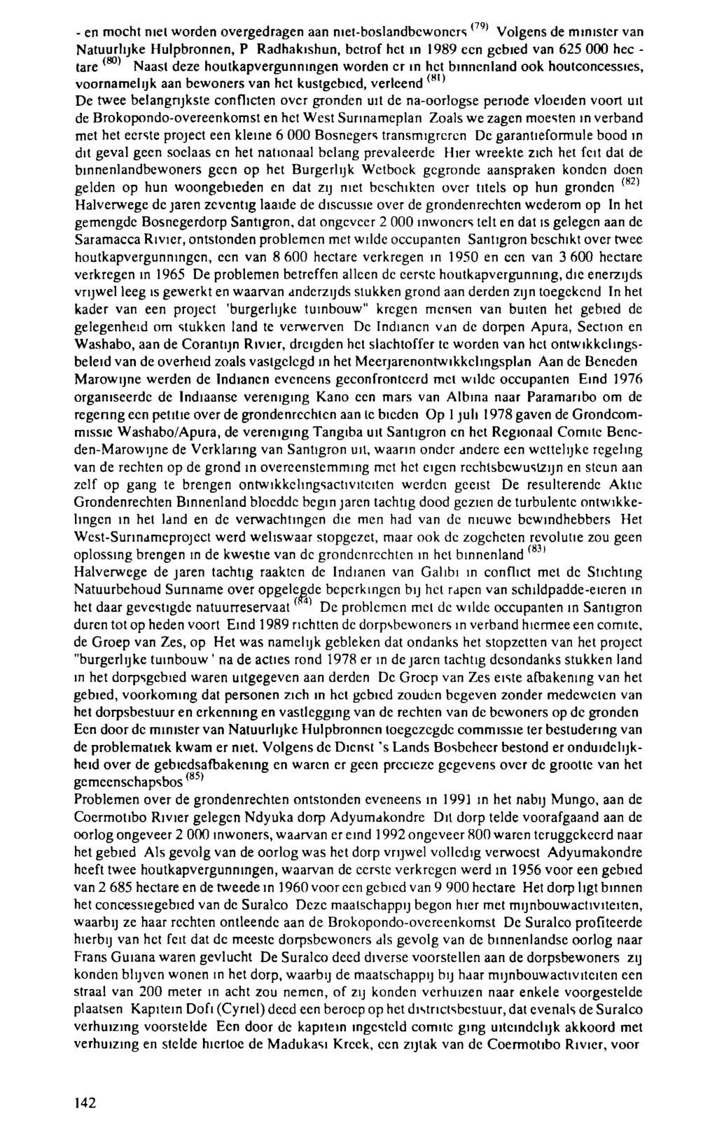 - en mocht niel worden overgedragen aan niet-boslandbcwoncrs ' ' Volgens de minister van Natuurlijke Hulpbronnen, Ρ Radhakishun, betrof het in 1989 een gebied van 625 000 hec - tare ( Naast deze