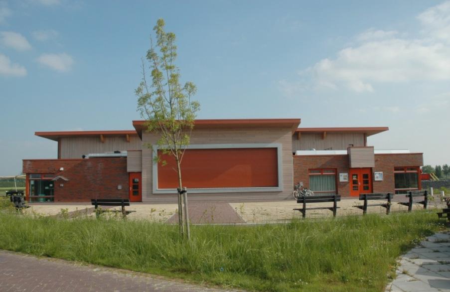 De Friese gemeente Kollumerland wilde een energieneutraal Multifunctioneel Centrum (MFC) realiseren, inclusief een basisschool, een peuterspeelzaal, buitenschoolse opvang en een multifunctioneel
