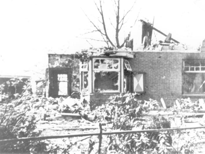 25 Bombardement / Buurserstraat Bombardement bij vergissing Op 24 maart 1945 - vloog een formatie Amerikaanse vliegtuigen