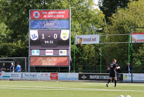 LED-scherm Met ingang van dit seizoen biedt Businessclub SV Urk u de mogelijkheid reclame te maken op het hoogwaardig LED-scherm bij het hoofdveld. Het scherm heeft afmetingen van 5 x 3 meter.