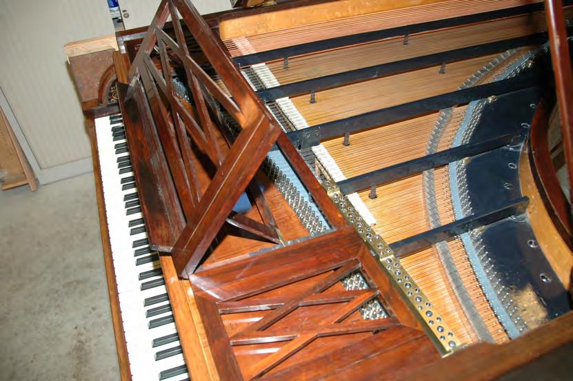 Notities bij het concert (vervolg) Pagina 3 belangrijke nieuwe uitvindingen deed, die tot op de dag van vandaag grote invloed hebben gehad op de piano- en harpbouw.