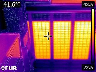 5. INFRAROODOPNAME VAN DE WONING Normaal gesproken is het nemen van thermografische foto s een zeer goede manier om bij een woning te zien waar warmteverliezen