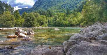 SLOVENIË KRANJSKA GORA NIEUW PAREL VAN DE JULISCHE ALPEN IN SLOVENIË Kranjska Gora is gelegen in een prachtige vallei tussen de Karawanken en de Julische Alpen, vlak bij de grens met Oostenrijk en