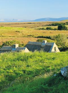 com Clare Island Lighthouse Clare Island, county Mayo Belle Isle Estate county Fermanagh 03 Trinity College Dublin 04 Bushmills Inn county Antrim 05 Cnoc Suain county Galway Bel