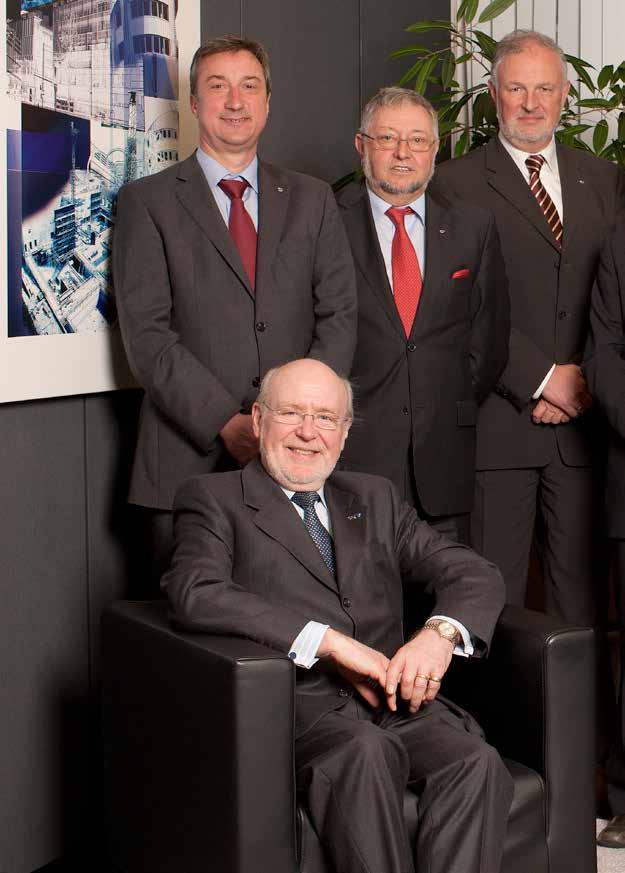 Lembrechts) Paul Mouton Comissaris revisor Mazars Bedrijfsrevisoren (vertegenwoordigd door Anton Nuttens) van links naar rechts: