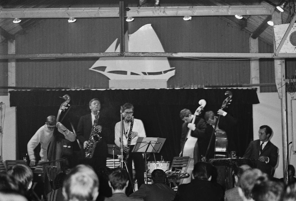 IV. Willem Breuker / Pieter Boersma In 1966 stond het Concours op zijn kop met het orkest van Willem Breuker in de finale. In de voorronden had Willem 15 muzikanten opgetrommeld.