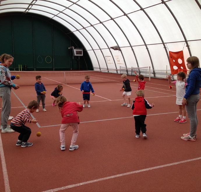 TC De Zilveren Klomp www.zilverenklomp.be Tussen 4 en 16 jaar? Neem dan deel aan een tenniskamp en ontdek dat tennis een leuke en uitdagende sport is.