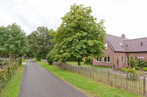 groen en daarbij een leuke Bed & Breakfast. Het huis is onder architectuur gebouwd door bouwbedrijf van der Klogt.