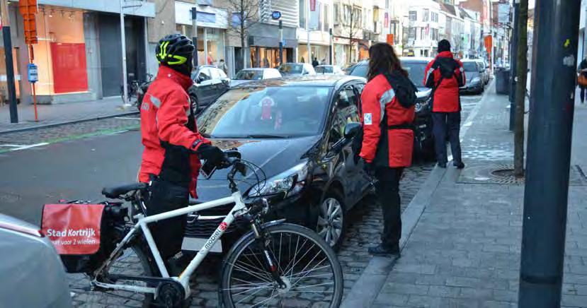 2.1.2. Blauwe zone In de blauwe zones kan er tussen 9u00 en 18u00 twee uren gratis geparkeerd worden, tenzij een onderbord een langere of kortere parkeer- of tijdsduur aangeeft.