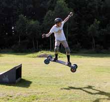 Uitblinkers: Aqualibi, buitenzwembad, waterfiets OUTDOOR ARDENNEN Klik je vast op je mountainboard