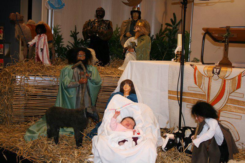 Een bijzonder kerstkindje in zorgcentrum Ter Reede (2008) De kerststal in zorgcentrum Ter Reede in Vlissingen met de grote beelden wordt ieder jaar weer druk bezocht.