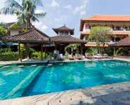 Het complex is voorzien van een zwembad met kinderbad, een massage en een poolbar. In het Bakung Sari restaurant heeft u de keuze uit Indonesische of westerse gerechten.