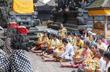 Hierna gaan we verder naar Ubud, het culturele hart van Bali. In Ubud brengen we een bezoek aan het Agung Rai Museum of Art. Dit museum huisvest een prachtige collectie schilderijen.