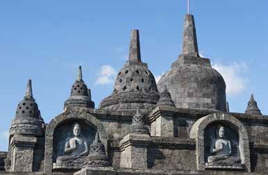 Overnachting in het Pacung Indah Dag 02: Bedugul - Pura Ulun Danu Bratan - Pemuteran Na het ontbijt bezoeken we de markt in het bergplaatsje Bedugul, gelegen op een hoogte van ongeveer 1200 meter.