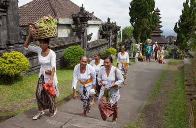 Bali Rondreis 15-daagse rondreis gebruikt als conferentiekamer, hier kunnen de monniken studeren. De derde is de Stoepa, gelegen in het noordwestelijk van het tempelcomplex.