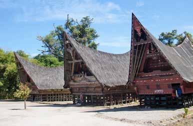 De Chinese tempel, de Vihara Gunung Timur, dateert uit 1962. De tempel is gelegen bij de Babura rivier en wordt bezocht door zowel boeddhistische als taoïstische gelovigen.