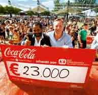 Actief bijdragen aan de gemeenschap Coca-Cola wordt lokaal geproduceerd en gemaakt door lokale mensen.