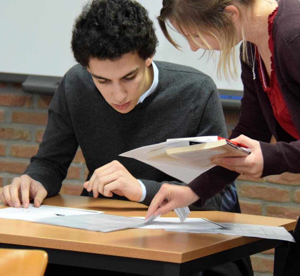 2. Hoe verloopt een traject bij de Examencommissie? Deelnemen aan examens gaat in 4 stappen: STAP 1 Je schrijft je via onze website in voor de verplichte infosessie.