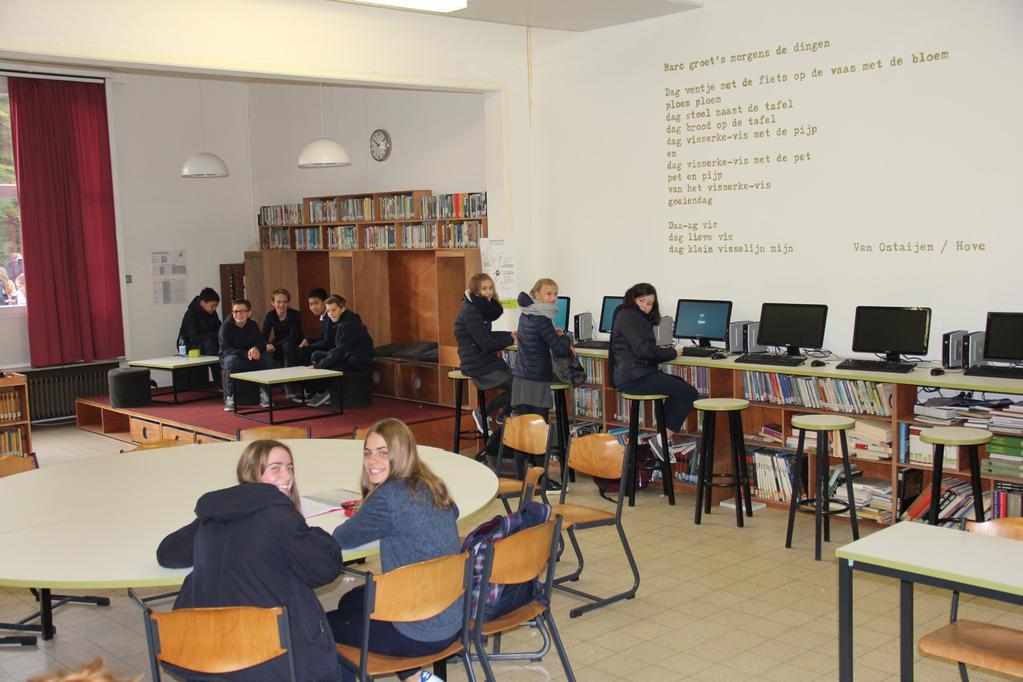 ervaringen en nieuwe vrienden in een nieuwe school.