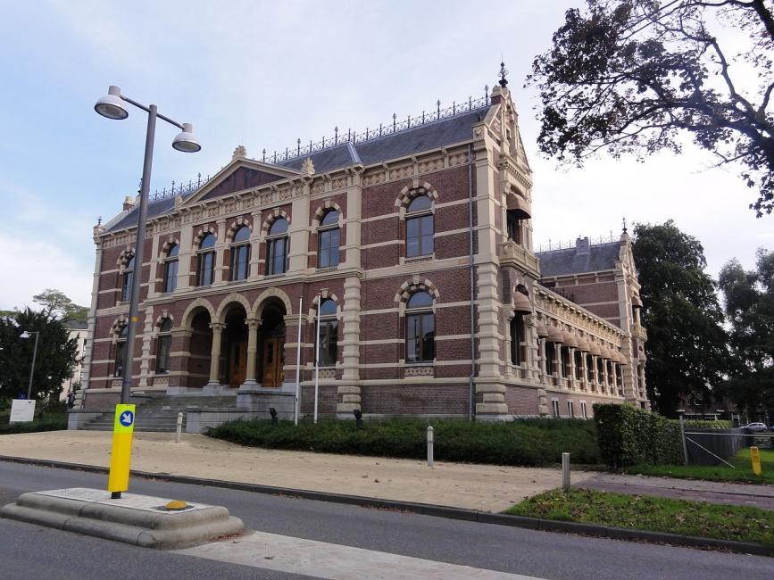 Nieuwe Tielseweg Rechtbank Dit gerechtsgebouw uit de periode 1879-1882 behoort tot de meest rijk uitgevoerde gerechtsgebouwen uit de negentiende eeuw in ons land.