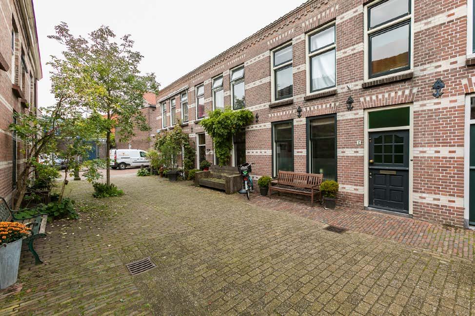 Torenstraat 12, 1382 XP Weesp Ruime eengezinswoning in een van de meest romantische straatjes van het historisch centrum van pittoresk Weesp!