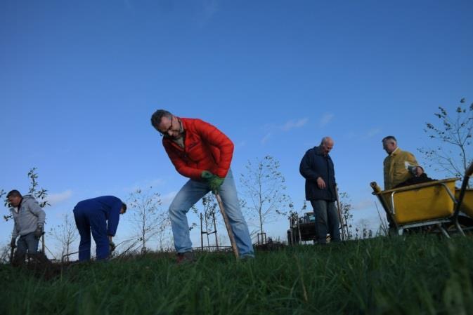 Leden van vijf Lionsclubs in Haarlemmermeer en omstreken, te weten: Lions Haarlemmermeer Host, Lions Haarlemmermeer Ringvaart, Lions Schiphol, Lions Lisse De oude Duinen en Lions