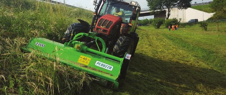 Bull BULL maaiers zijn geschikt voor maaien en snoeivermindering. Kan gebruikt worden met open of gesloten cover. De grond wordt tijdens het maaien aangerold.