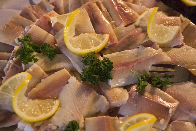 Borrelgarnituur maxi 5,50 - gemengde nootjes - kaasballetjes - bitterballen - toastjes met gerookte zalm en dille Bittergarnituur (warm) (min. 6 st. p.