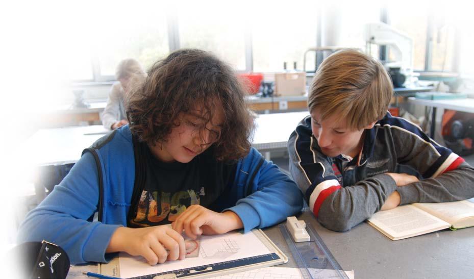 Het Rijnlands: een kwaliteitsschool Schoolprestaties van de afgelopen drie schooljaren > bevorderd uit de brugklas naar het tweede leerjaar: 99% > Bevorderd uit 2 havo naar 3 havo: 98% > Bevorderd