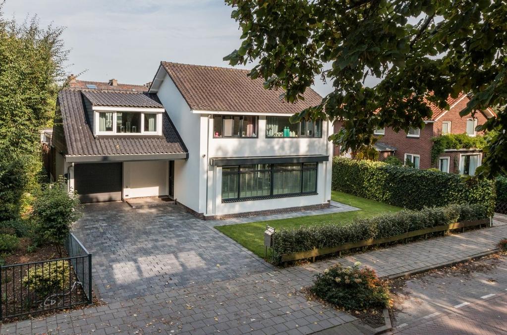 Sniepweg 2 2742 AR Waddinxveen Inleiding Een schitterende ruime vrijstaande woning met garage en rondom een grote tuin.