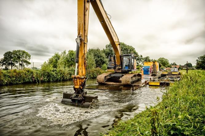 2.3.2 Kraan op een ponton Een kraan op een ponton is vergelijkbaar met een kraan vanaf de wal wat betreft het dieselverbruik en de CO 2-emissie.