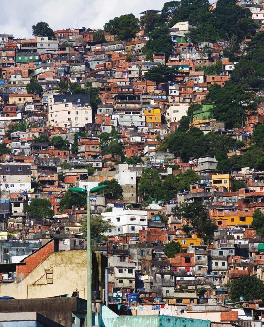 12 Lesbrief Booming Brazilië Opdracht 8 Bekijk figuur 11. a Lees in het Basisboek B184 Het percentage stedelingen. Welk begrip is van toepassing op figuur 11? b Hoeveel miljoenensteden heeft Brazilië?