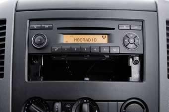 Wanneer een cdwisselaar wordt gebruikt, worden de titels in het ID3-formaat weergegeven. Bestelnummer: B6 656 0866 MP3-radio Sound ONE Een exclusieve sound.