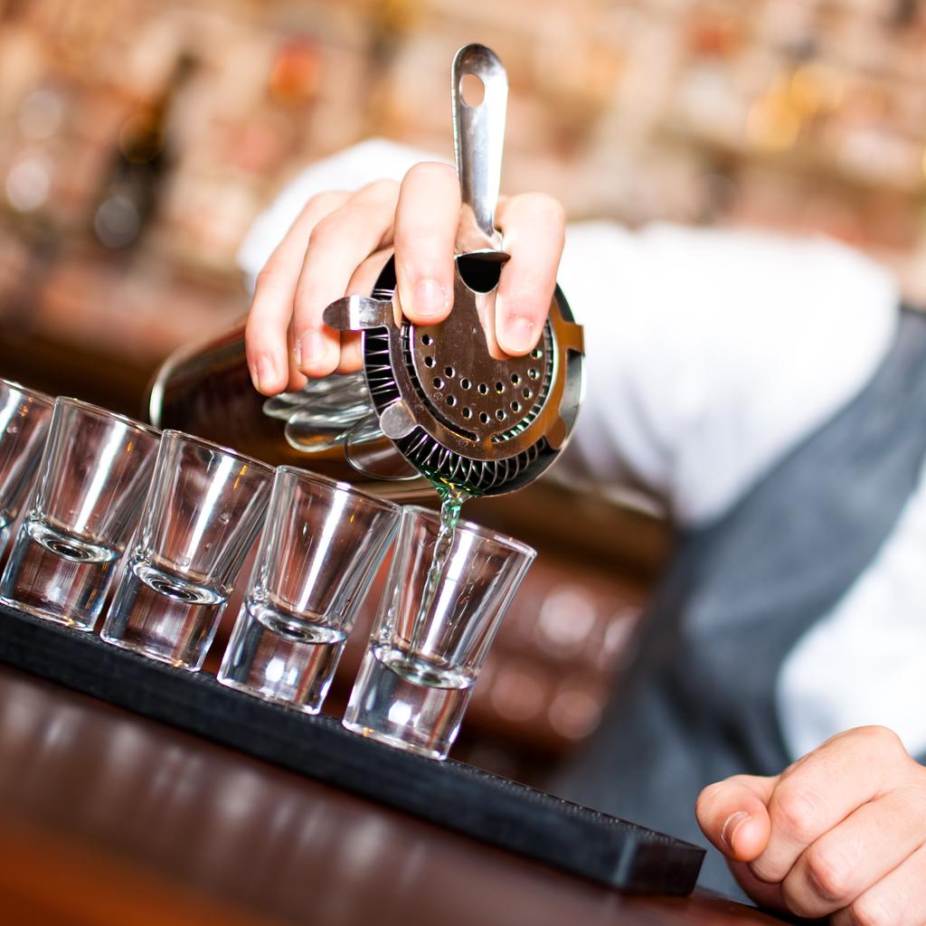 PROFESSIONELE VAARDIGHEDEN Voor het keukenpersoneel HET CORRECT AFWETTEN EN SLIJPEN VAN MESSEN Opleiding in het Nederlands en het Frans Het correct messen slijpen en het testen van de scherpte,