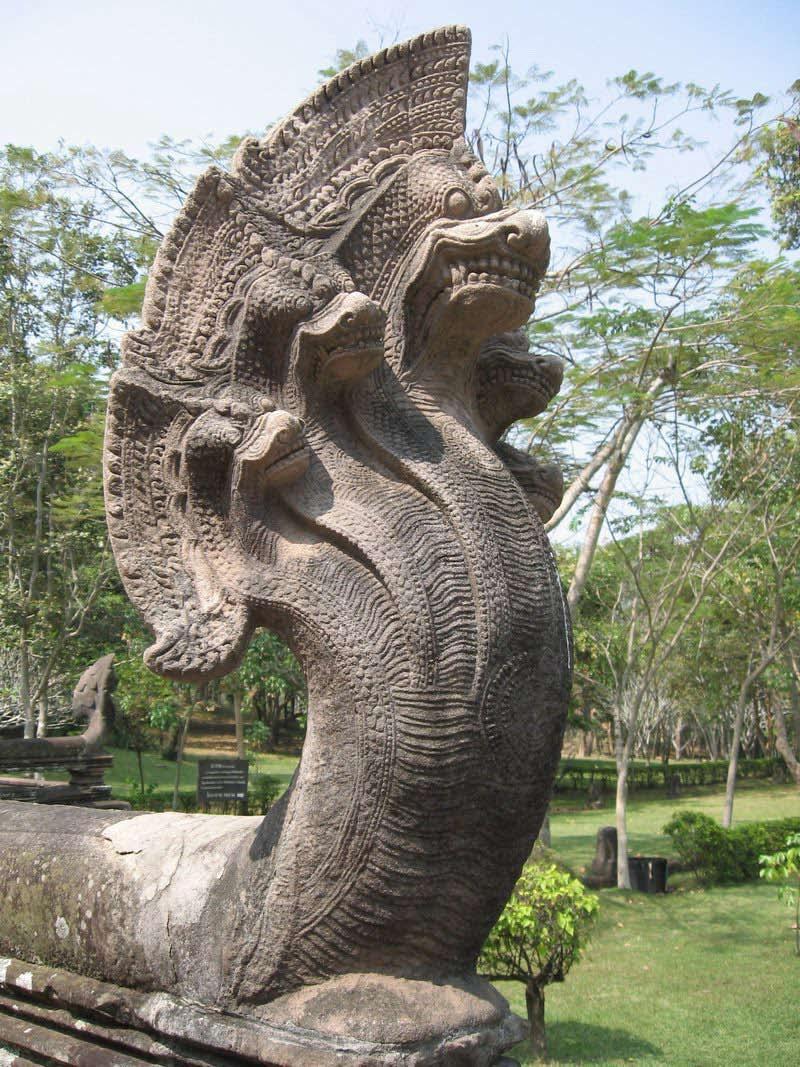 De Cambodjaanse Naga Cambodjanen geloven af te stammen van de Naga Angkor Wat