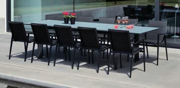 (58233) Cirello stapelstoel Ceramo uitschuifbare tafel (58324) In aluminium/textilene met naad. Kleur frame: zwart. Kleur textilene: grijs. (46128) Frame van aluminium. Kleur: wit mat.
