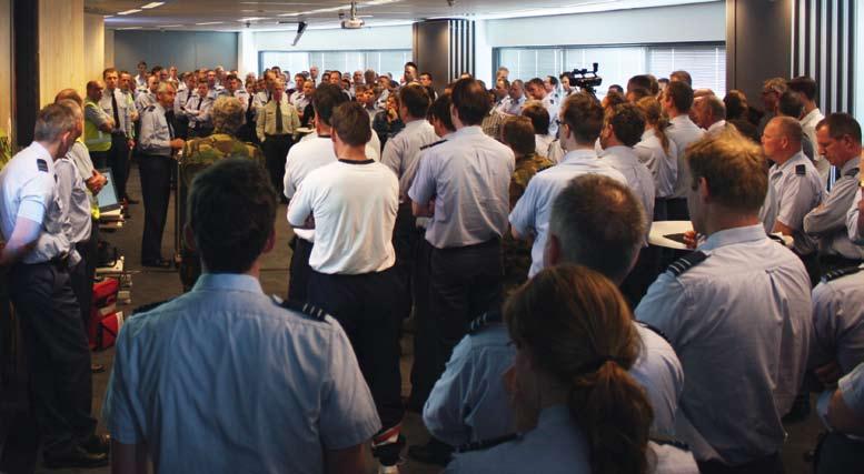 van de Commandant Luchtstrijdkrachten column Luitenant-generaal Jac Jansen over Beleidsvisie: Nu schoon schip maken, maar wel met oog voor de medewerkers Foto: John van Benten De bezuinigingen die