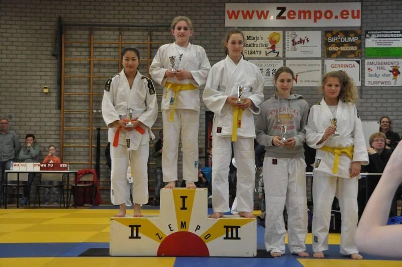 De andere judoka s van Judo Performance deden het ook heel goed met de volgende resultaten: Een eerste prijs was er voor Melissa van Dijk, een tweede plaats was er voor Wendy Leeuw en Gerben Leeuw,