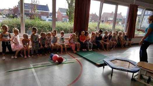 We zijn nu met 24 kinderen in onze klas, en er komen er binnenkort nog drie bij, dan zijn we voorlopig