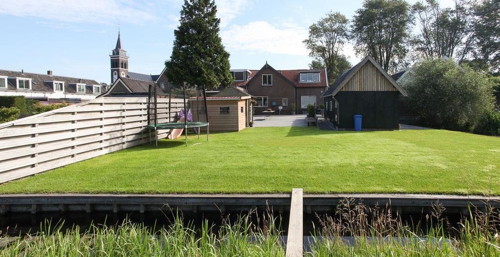 Hoofdweg 111 Wauw wat een uitzicht! Stelt u voor elke ochtend wakker worden met zo'n uitzicht. Dat is mogelijk in deze bijzondere woning gelegen in de groene omgeving van het dorp Zegveld.