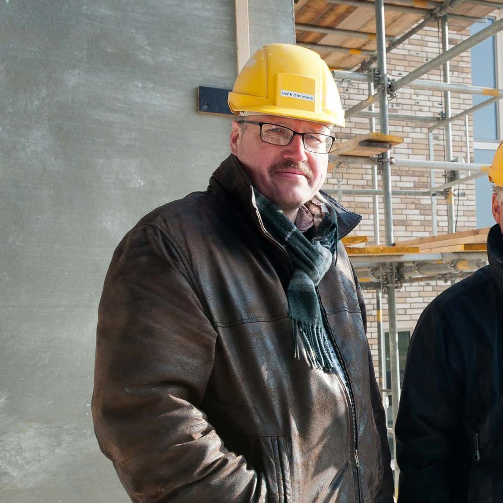 Met de VeiligheidsIndex maken we mensen bewust KAM-coördinator Henk Biermans (links) heeft op zijn bouwplaatsen de VeiligheidsIndex Bouw van Arbouw geïntroduceerd, samen met collega Will Vollenberg.