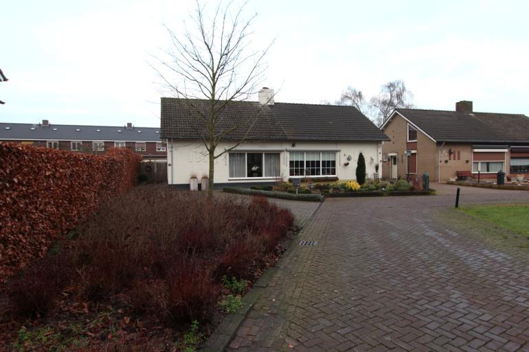 ALGEMEEN TYPE : twee-onder-één-kap woning. BOUWJAAR : 1973. PERCEEL : 284 m². WOONOPPERVLAKTE* : ca. 115 m². EXTERNE BERGRUIMTE* : ca. 18 m². INHOUD* : ca. 345 m³.