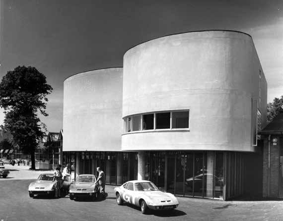 bijna 100 jaar garage- en automobielbedrijf van lent De nieuwe garage van architect Cees Dam wordt geopend in juni 1969. Hoofddorp, met 1300 m 2 showroom, een werkplaats en een groot tankstation.